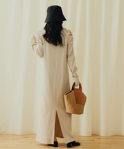 SENSE OF PLACE by URBAN RESEARCH（センスオブプレイスバイアーバンリサーチ）の「ボリュームスリーブアイラインカットワンピース（ワンピース・レディース・GREIGE/LILAC/BLACK・one/COMPACT）」の20枚目の写真