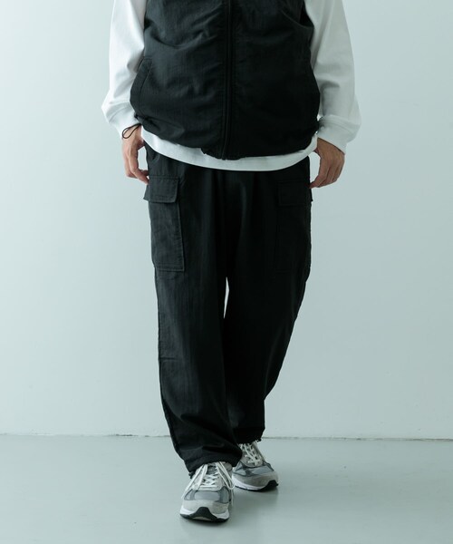 ITEMS URBANRESEARCH(アイテムズ アーバンリサーチ)の「『XLサイズあり』『セットアップ対応』撥水ナイロングログラン裏フリースカーゴ(その他パンツ・メンズ・KHK/BLK/BEG・M/L/XL)」の6枚目の写真
