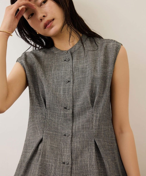 ROPE'(ロペ)の「カラミ織りタックナロースタンドブラウス/セットアップ対応・イージーケア(シャツ/ブラウス・レディース・ブラック系/ネイビー・36/38)」の3枚目の写真