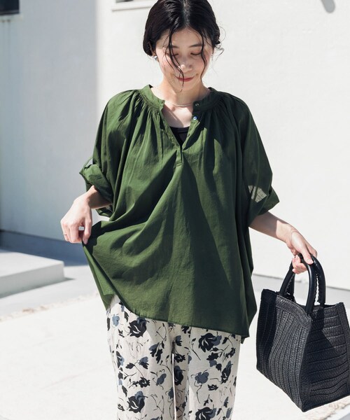 URBAN RESEARCH DOORS(アーバンリサーチドアーズ)の「コットンボイルロールアップスリーブブラウス(シャツ/ブラウス・レディース・ORANGE/BROWN/GREEN/NAVY・Free)」の22枚目の写真