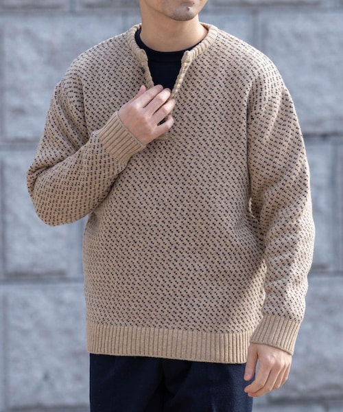 URBAN RESEARCH ROSSO（アーバンリサーチロッソ）の「『XLサイズあり』バーズアイ柄ヘンリーネックニット（ニット/セーター・メンズ・IVORY/BLACK/GREIGE/NAVY/GRAY・S/M/L/XL）」の4枚目の写真