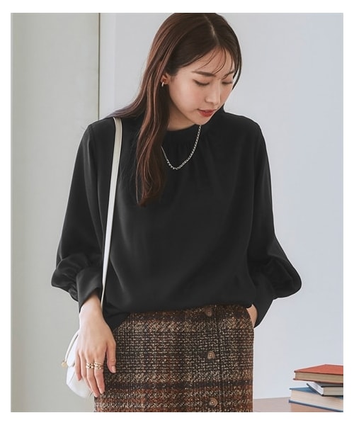 nissen（ニッセン）の「【とろみ素材】バルーンスリーブブラウス（シャツ/ブラウス・レディース・エクリュ(旧)/ダスティピンク(リニューアル前)/ボルドー(旧)/キャメル(旧)/黒(旧)/ブルー(リニューアル前)/オフホワイト(旧)/エクリュ/ボルドー/キャメル/黒/ブルー/オフホワイト・S/M/L/LL/3L/4L/5L/6L/8L/10L）」の3枚目の写真