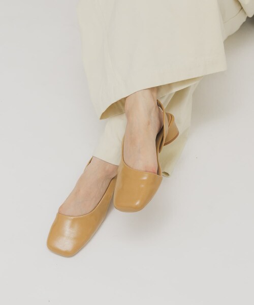 KBF（ケイビーエフ）の「スクエアトゥアシンメトリーパンプス（パンプス・レディース・CAMEL/BLACK・36/37/38）」の15枚目の写真