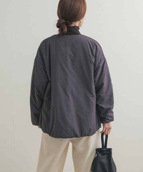 URBAN RESEARCH DOORS(アーバンリサーチドアーズ)の「『UR TECH』撥水ポケッタブル中綿ブルゾン(ブルゾン・レディース・GREIGE/CHARCOAL/BLACK・Free)」の22枚目の写真