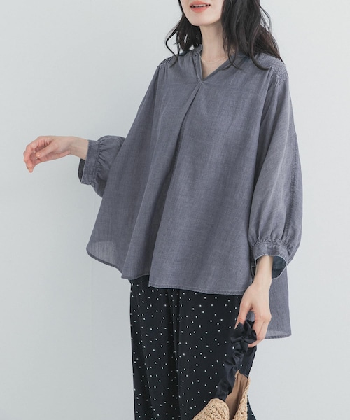 URBAN RESEARCH DOORS(アーバンリサーチドアーズ)の「シアーデニムピンタックドルマンブラウス(シャツ/ブラウス・レディース・INDIGO/L.INDIGO・Free)」の2枚目の写真