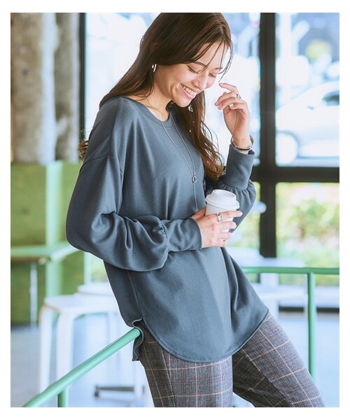 nissen（ニッセン）の「ふんわり軽い裏起毛裾ラウンドトップス＜大きいサイズ有＞（Tシャツ/カットソー・レディース・オフホワイト/ダスティブルー/杢グレー/ピンクパープル/モカカーキ/黒・M/3L/S/L/LL/4L/5L/6L/8L/10L）」の8枚目の写真