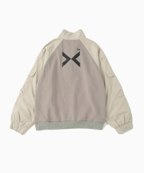 ADAM ET ROPE'（アダムエロペ）の「【X-PARIS/エックスパリ】BI-MATERIAL MILITARY SWEATSHIRT（スウェット・メンズ・ブラック/ライトグレー・M/S）」の15枚目の写真