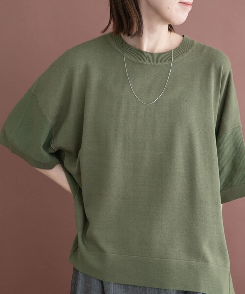 ITEMS URBANRESEARCH（アイテムズ アーバンリサーチ）の「『洗濯可』ニットTシャツ（ニット/セーター・レディース・OFF/BLK/CHA/GRN/ORG・Free）」の4枚目の写真