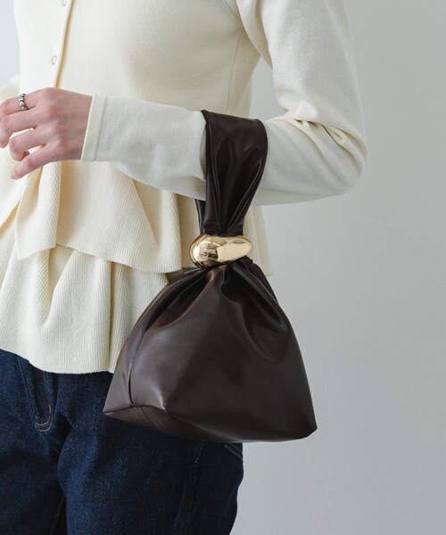 SENSE OF PLACE by URBAN RESEARCH（センスオブプレイスバイアーバンリサーチ）の「メタルツキキンチャクバッグ（ハンドバッグ・レディース・BLACK/BROWN/GREIGE・One）」の14枚目の写真