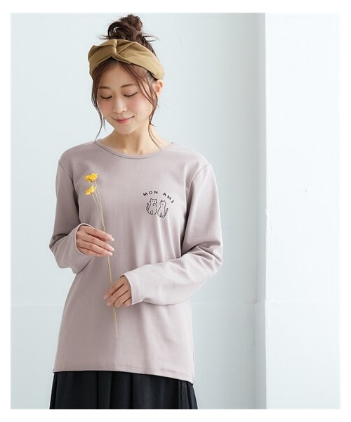nissen（ニッセン）の「綿１００％長袖プリントTシャツ（ＵＶカット）＜大きいサイズ有＞（Tシャツ/カットソー・レディース・オフホワイト:フレンチロゴ/アイス杢:シンプルロゴ/ライムイエロー:草花/グレージュ:ネコロゴ/黒:ナンバーロゴ/モーブピンク:雑貨ロゴ/オフホワイト:ナンバーロゴ/モカグレー:クールロゴ/黒:フレンチロゴ/アイス杢:フォトねこ/ラズベリーピンク:フレンチ/杢グレー:ネコだらけ/チャコールグレー:袖ロゴ/ボルドー:ロゴ花/ネイビー:ハート/オフホワイト:ブロックロゴ/黒:レタリングロゴ/グレイッシュブルー:ほのぼのネコ/モカベージュ:胸つむネコ/チャコール:アーチロゴ・S/M/L/LL/3L）」の22枚目の写真