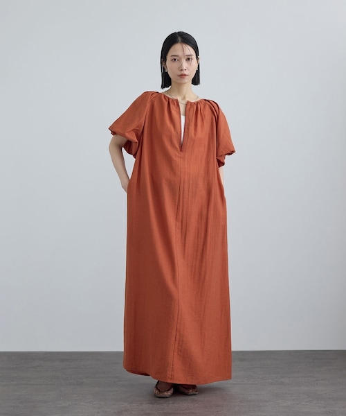 ADAM ET ROPE'（アダムエロペ）の「【WEB限定】2WAYリネンブレンドエンブロイダリーワンピース（ワンピース・レディース・ブラック/カーキ/レッド系・F）」の3枚目の写真