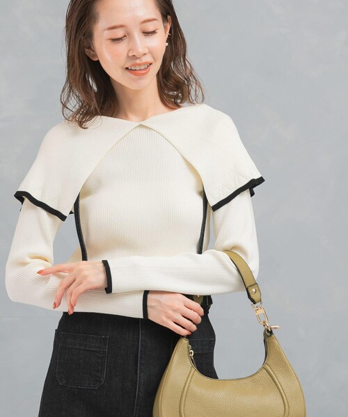 URBAN RESEARCH ROSSO（アーバンリサーチロッソ）の「2wayネックバイカラーケープニット（ニット/セーター・レディース・OFF/BEIGE/BLACK・FREE）」の4枚目の写真