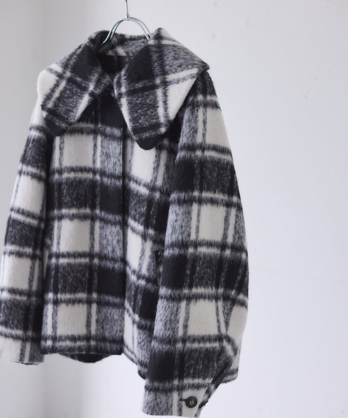 VIS（ビス）の「【アウター総選挙1位】ビッグカラーモモンガシャギーショートコート（ブルゾン・レディース・ブラック/グレー/オフホワイト/ブラック系・M/S）」の13枚目の写真