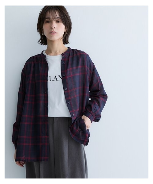 nissen（ニッセン）の「ニュアンスシアーチェックシャツ（防しわ）＜大きいサイズ有＞（シャツ/ブラウス・レディース・オフホワイト×ブラウンチェック/ブラウン×黒チェック/ネイビー×赤チェック/黒×ブルーグレーチェック・S/M/L/LL/3L/4L/5L/6L/8L/10L）」の4枚目の写真