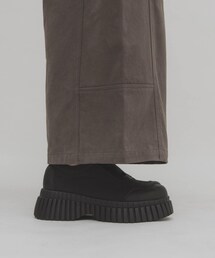 KBF（ケイビーエフ）の「チャンキーソールパファースリッポン（スニーカー・レディース）」