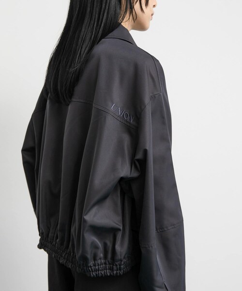 KBF（ケイビーエフ）の「ブライトZIPブルゾン（ブルゾン・レディース・BEIGE/D.NAVY・one）」の2枚目の写真