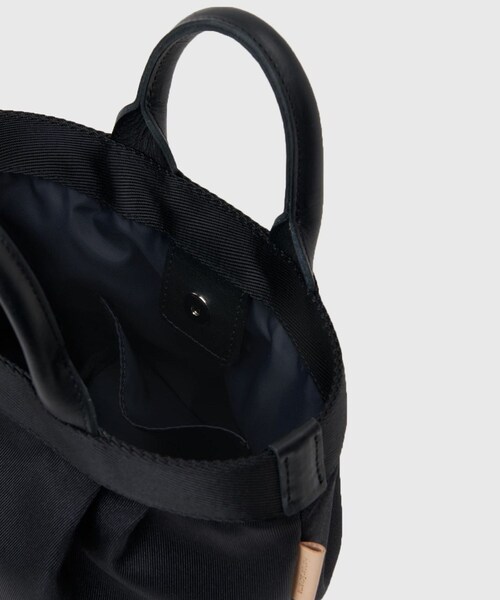 ADAM ET ROPE'(アダムエロペ)の「【HenderScheme/エンダースキーマ】2tuck tote M(トートバッグ・メンズ・ブラック・F)」の4枚目の写真