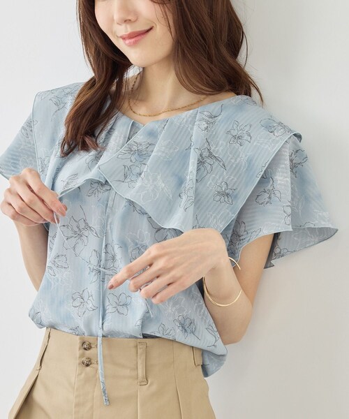 ROPE' PICNIC(ロペピクニック)の「花柄フェミニンブラウス(シャツ/ブラウス・レディース・オフホワイト/サックス/イエロー・F)」の2枚目の写真