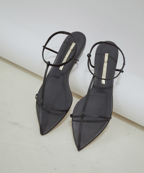 ADAM ET ROPE'（アダムエロペ）の「[ご好評につき追加決定！]【BRENTA】アンクルゴムストラップサンダル（サンダル・レディース・ブラック/キャメル・22.5/23.5/24.5/25.5）」の9枚目の写真