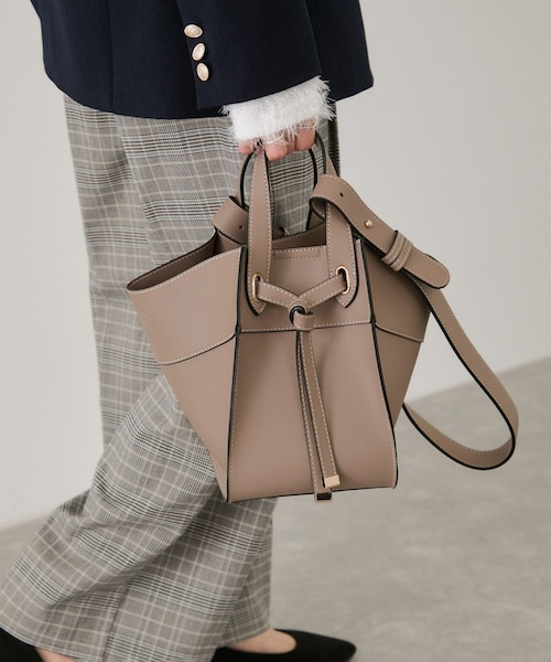 VIS(ビス)の「【復刻/J’aDoRe JUN ONLINE限定】フロントタイバッグ/マルチWAY(トートバッグ・レディース・ブラック/グレー系/ベージュ系・F)」の17枚目の写真