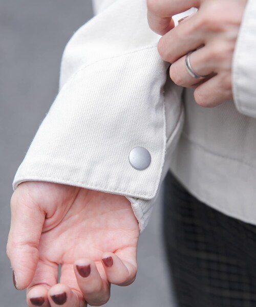 URBAN RESEARCH DOORS（アーバンリサーチドアーズ）の「FORK&SPOON　ガーメントダイツイルジップブルゾン（ブルゾン・レディース・IVORY/CHARCOAL・1）」の9枚目の写真