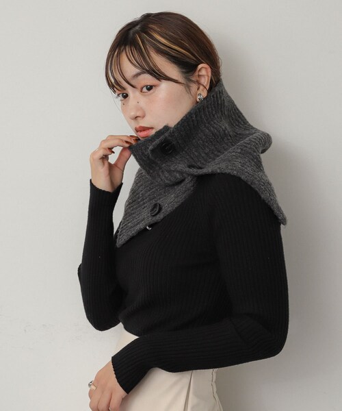 SENSE OF PLACE by URBAN RESEARCH（センスオブプレイスバイアーバンリサーチ）の「サイドスリットウォーマー（ネックウォーマー/スヌード・レディース・CHARCOAL/IVORY・one）」の3枚目の写真