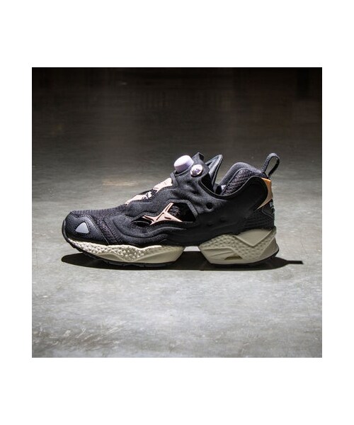 Reebok(リーボック)の「インスタ ポンプフューリー 95 / INSTAPUMP FURY 95 (スニーカー・メンズ・GY1631/GX9431/GX9430/ID6812/ID7561/HR1291/HR1290/HR1292/IG0115/100033872/100033183/100074872/100074693/100074692/100204316/100204327/100201136/100223325・220 (22.0cm)/310 (31.0cm)/300 (30.0cm)/295 (29.5cm)/255 (25.5cm)/230 (23.0cm)/250 (25.0cm)/245 (24.5cm)/240 (24.0cm)/235 (23.5cm)/225 (22.5cm)/280 (28.0cm)/270 (27.0cm)/285 (28.5cm)/265 (26.5cm)/275 (27.5cm)/260 (26.0cm)/290 (29.0cm)/230 (23cm)/240 (24cm)/250 (25cm)/260 (26cm)/270 (27cm)/280 (28cm)/290 (29cm)/300 (30cm)/310 (31cm))」の3枚目の写真