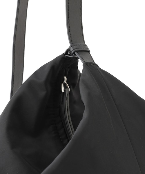 ADAM ET ROPE'(アダムエロペ)の「【WEB限定】マルチWAY撥水ボンサック(ショルダーバッグ・レディース・ブラック・F)」の20枚目の写真