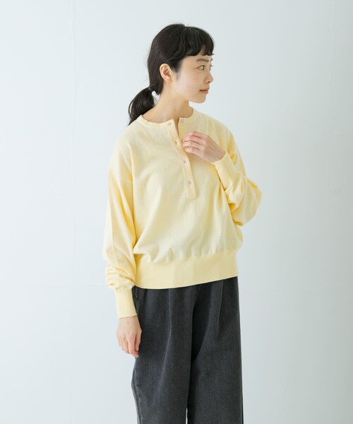 かぐれ（カグレ）の「コットンカシミヤヘンリーネックニット（ニット/セーター・レディース・YELLOW/GREEN/BLACK・Free）」の3枚目の写真
