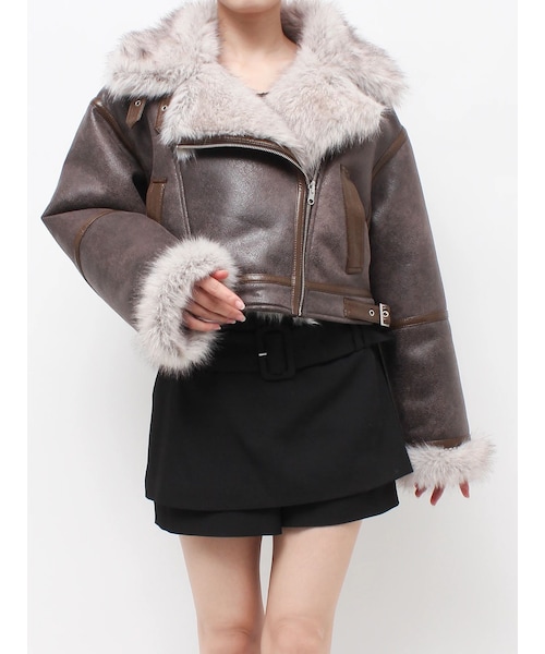 MURUA（ムルーア）の「リバーシブルショートフェイクムートンブルゾン（ムートンコート・レディース・アイボリー/ブラック/ネイビー/ブラウン/ミックス・F）」の5枚目の写真