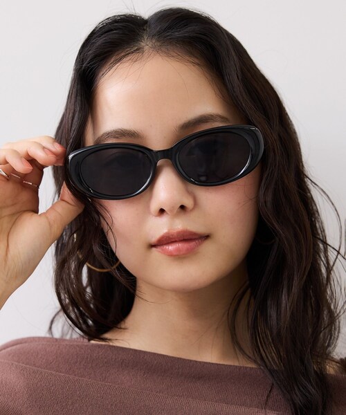VIS(ビス)の「オーバル型カラーファッショングラス(サングラス・レディース・ブラック/ダークブラウン・F)」の4枚目の写真