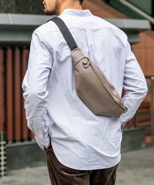 RODE SKO（ロデスコ）の「レザーボディバッグ（ボディバッグ/ウエストポーチ・メンズ・GREIGE/BLACK・one）」の3枚目の写真