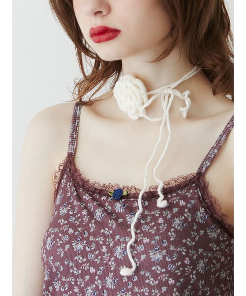 jouetie（ジュエティ）の「ローズモチーフニットチョーカー（ネックレス・レディース・オフホワイト/ブラック・9/F）」の4枚目の写真