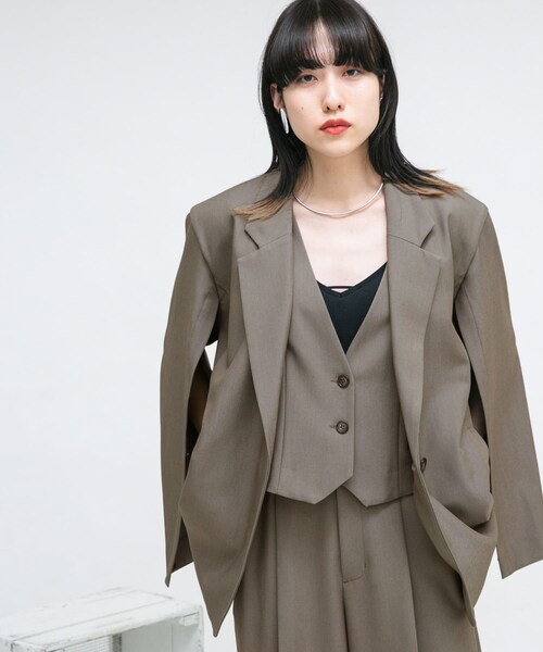 KBF（ケイビーエフ）の「オープンスリーブテーラードジャケット（テーラードジャケット・レディース・SAGE/MOCHA・one）」の4枚目の写真