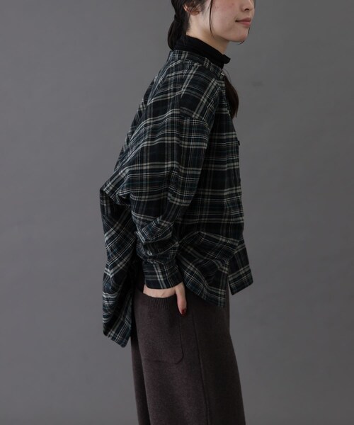 URBAN RESEARCH DOORS（アーバンリサーチドアーズ）の「FORK&SPOON　ブラッシュドチェックシャツ（シャツ/ブラウス・レディース・BLACK CHK/BEIGE CHK・1）」の7枚目の写真