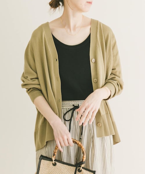 ITEMS URBANRESEARCH(アイテムズ アーバンリサーチ)の「『UVカット/洗濯可』Vネックオーバーカーディガン(楽着シリーズ)(ニット/セーター・レディース・OFF/RED/BEG/BLK・Free)」の3枚目の写真