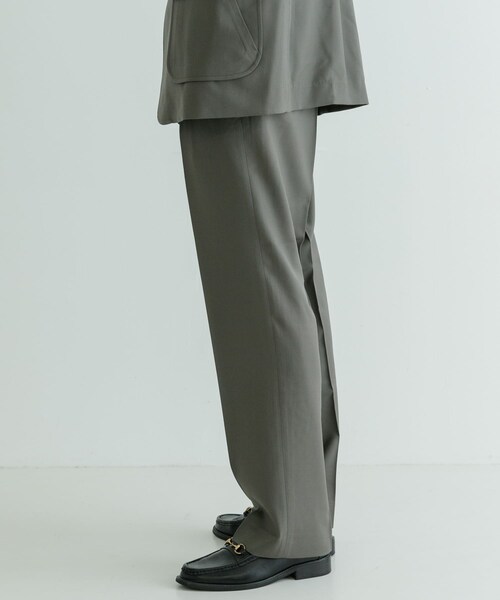 URBAN RESEARCH（アーバンリサーチ）の「MARKAWARE　ONE TUCK TAPERED TROUSERS（その他パンツ・メンズ・GRAIGE/CE.GRAY・2/3）」の10枚目の写真