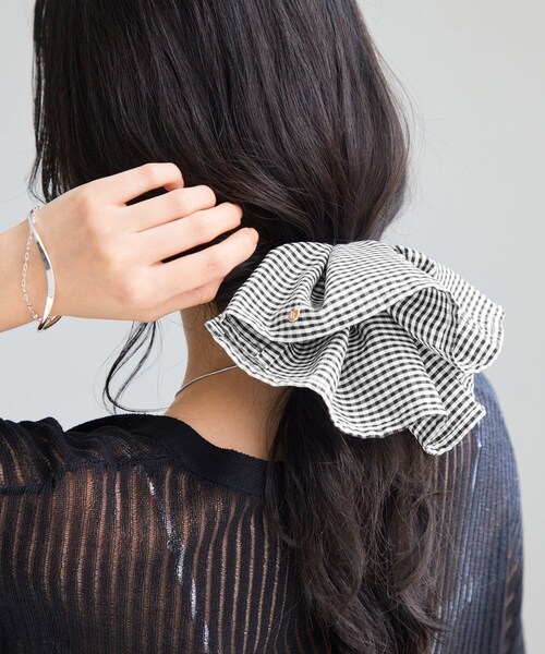 VIS(ビス)の「フリルバレッタ(バレッタ/ヘアクリップ・レディース・ブラック/ブラック系・F)」の3枚目の写真