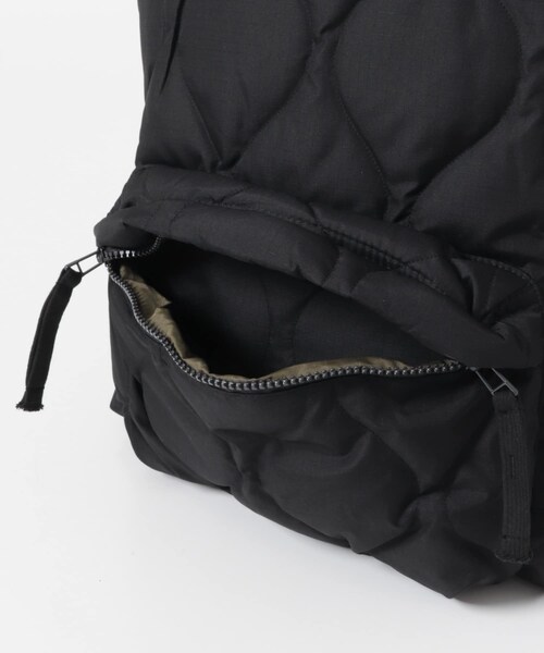 ITEMS URBANRESEARCH（アイテムズ アーバンリサーチ）の「TAION　Military Down Back Pack（バックパック/リュック・メンズ・BLK/D.KHK/PAINT CAMO・-）」の10枚目の写真