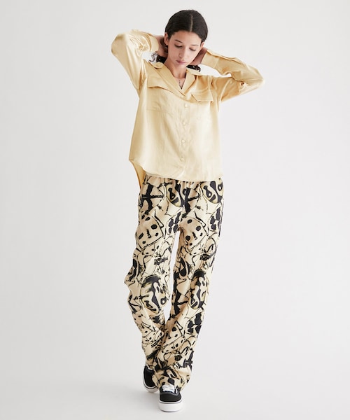 Saturdays NYC（サタデーズ ニューヨークシティ ）の「Lomedico Crinkled Satin LS Shirt（シャツ/ブラウス・レディース・ネイビー/イエロー・L/XS）」の22枚目の写真