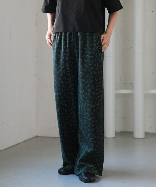 URBAN RESEARCH DOORS(アーバンリサーチドアーズ)の「FORK&SPOON ベロアプリントイージーパンツ(その他パンツ・レディース・BLACK/DARKGREEN・1/2)」の18枚目の写真