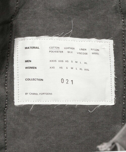 ADAM ET ROPE'(アダムエロペ)の「【CAMIEL FORTGENS/カミエル フォートヘンス】WORKER SHOPPER(ショルダーバッグ・メンズ・チャコール・F)」の9枚目の写真