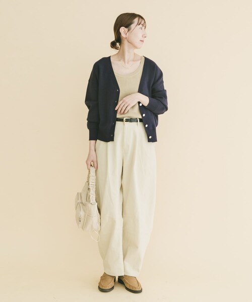 ITEMS URBANRESEARCH（アイテムズ アーバンリサーチ）の「『イージーケア』スウェットライクVネックカーディガン（ニット/セーター・レディース・OFF/MIMOSA/LVD/NVY・Free）」の17枚目の写真