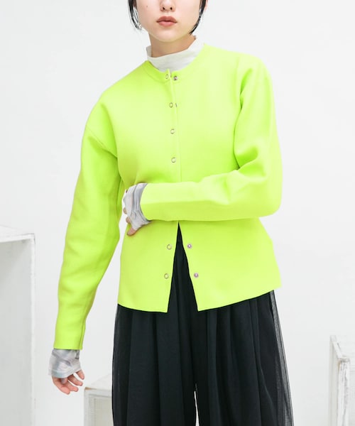 KBF（ケイビーエフ）の「リングドットボタンニットカーディガン（カーディガン/ボレロ・レディース・NEONYELLOW/L.BEIGE/FLAMINGO・one）」の2枚目の写真