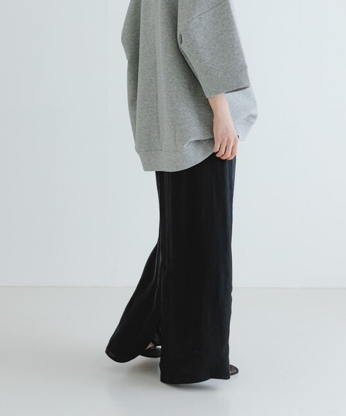 URBAN RESEARCH（アーバンリサーチ）の「『2サイズ展開』キュプラサテンストレートスカート（スカート・レディース・BEIGE/BLACK/BROWN・36/38）」の8枚目の写真