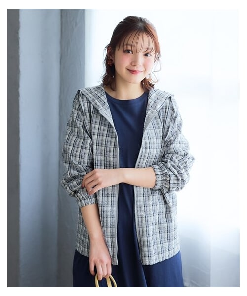 nissen（ニッセン）の「＜大きいサイズ＞さらっとサッカー素材フードジップパーカー（パーカー・レディース・黒系ギンガムチェック/ブルー系チェック/グレー系チェック・L~LL/3L~4L/5L~6L/8L/10L）」の2枚目の写真