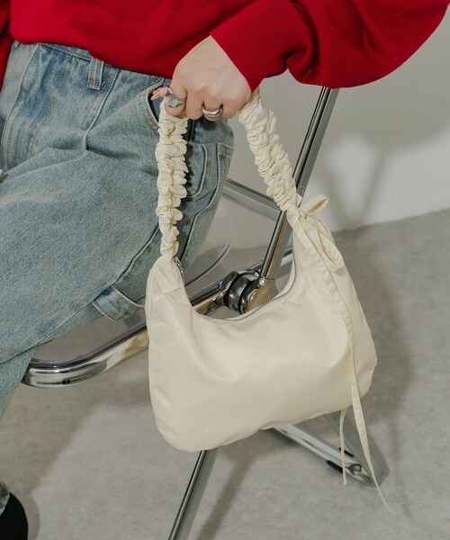 SMELLY（スメリー）の「ギャザーワンハンドルバッグ（ハンドバッグ・レディース・RED/IVO/BLK・-）」の6枚目の写真