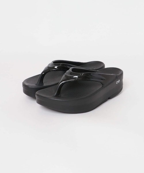 URBAN RESEARCH DOORS(アーバンリサーチドアーズ)の「OOFOS OOMEGA(サンダル・レディース・BLACK/NOMAD・6/7/8/5)」の3枚目の写真