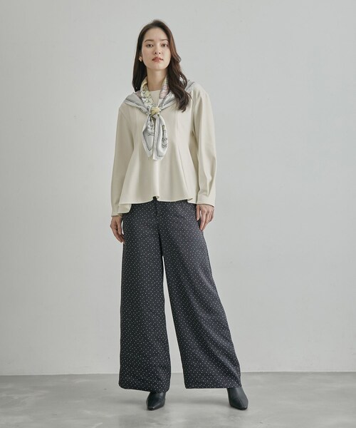 ROPE'（ロペ）の「裏起毛ペプラムブラウス/セットアップ対応（シャツ/ブラウス・レディース・グレー/ブラック/オフホワイト・38）」の8枚目の写真