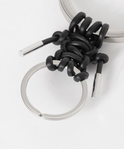 URBAN RESEARCH（アーバンリサーチ）の「ITTI　CRISTY KNOTMAN RING（キーホルダー・レディース・BLACK/IVORY・-）」の9枚目の写真